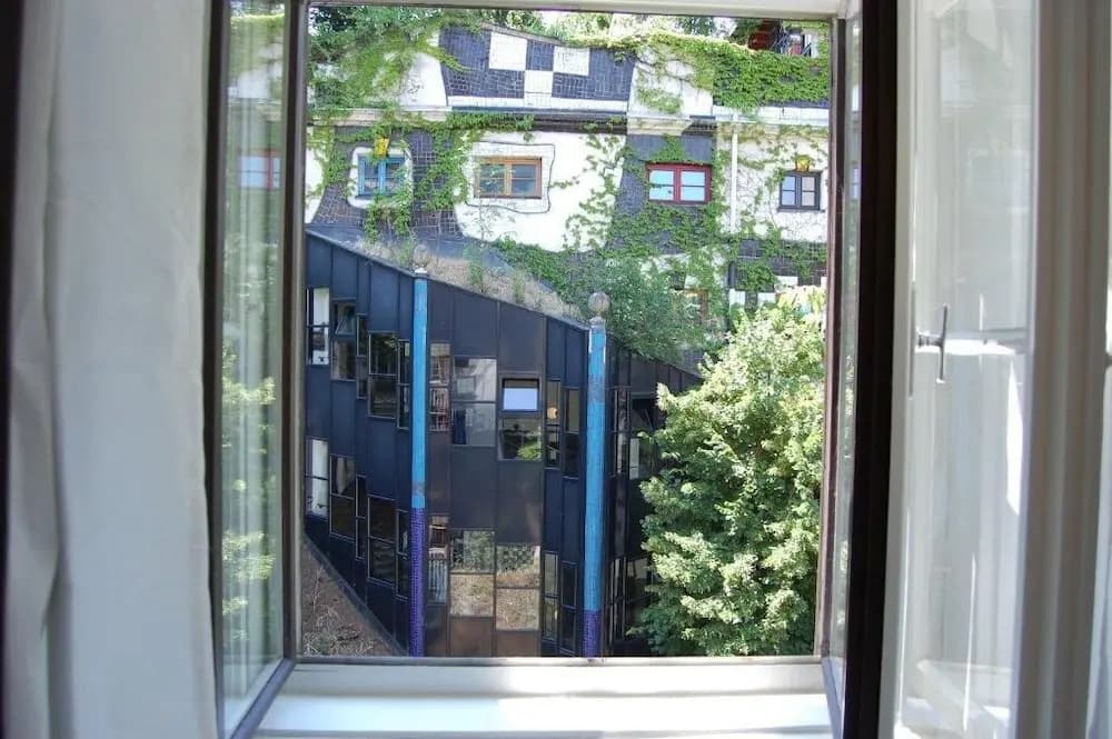 Kunsthaus Apartments - photo 16