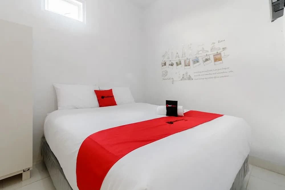 RedDoorz Plus near Taman Rasuna Menteng - photo 5