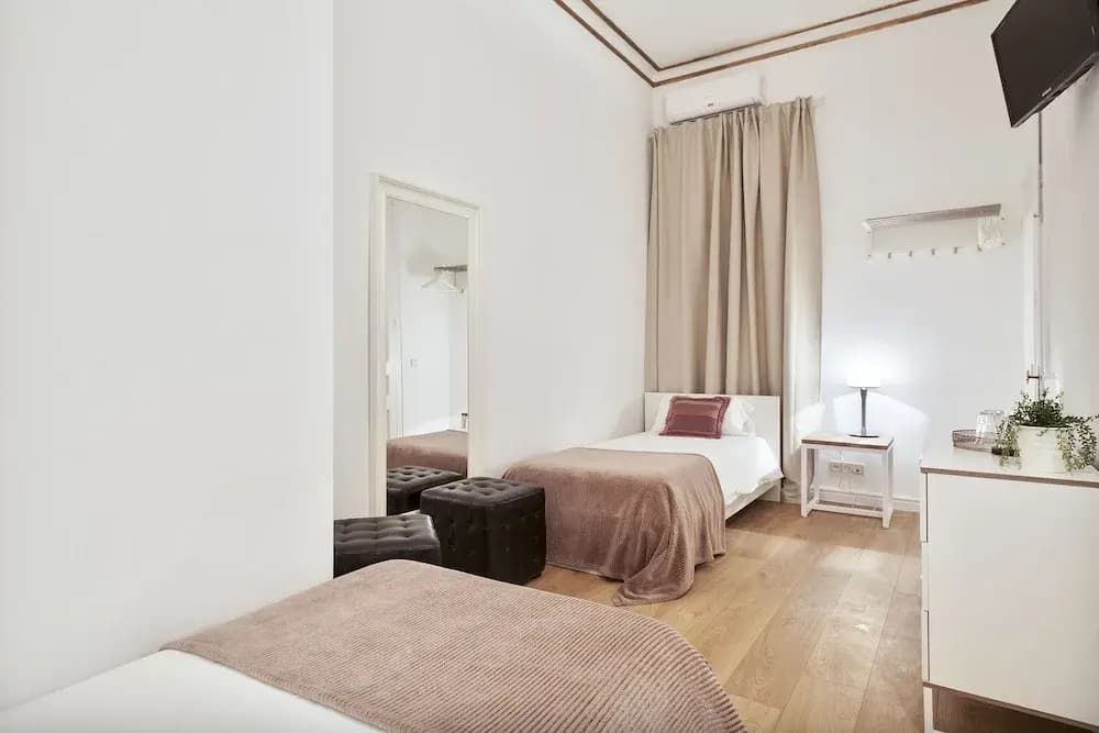 Plaza Catalunya Guest House - photo 9