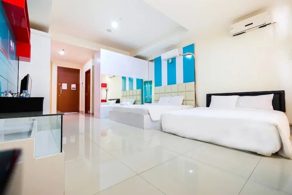 Family Studio Room at Ancol Mansion Apartment By Travelio - photo 4