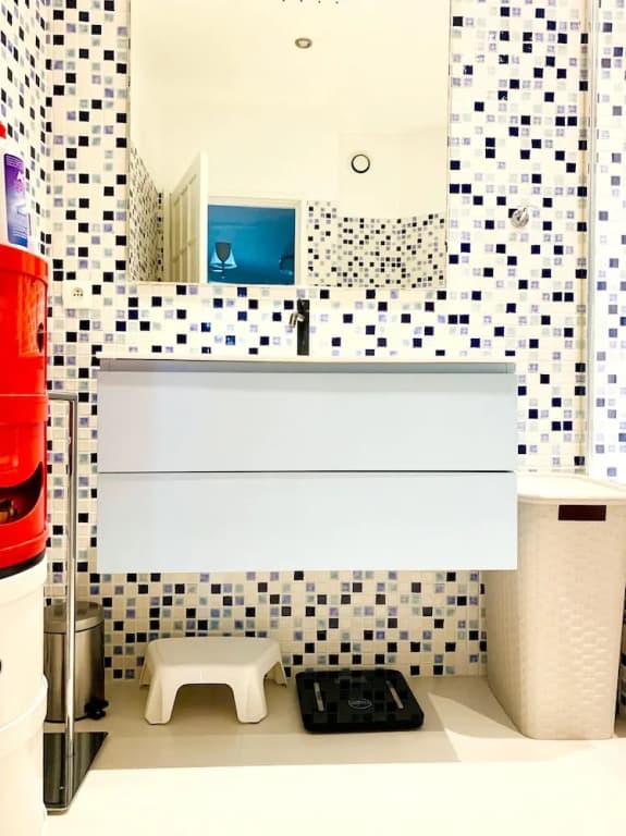 Apartment with 2 Bedrooms in Paris, with Balcony And Wifi - photo 9