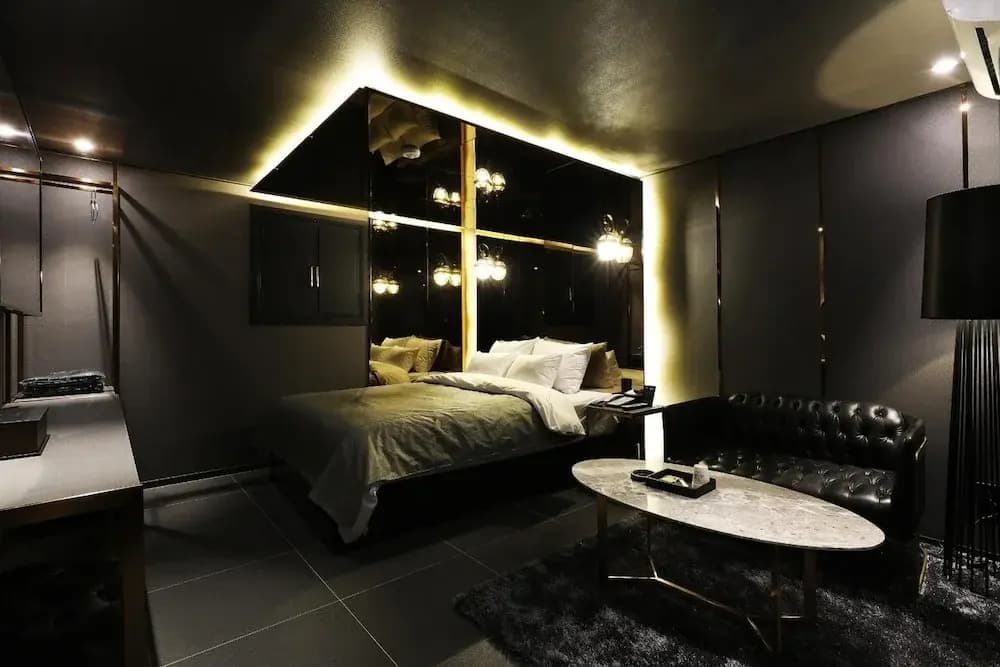 The Gray Hotel - photo 20