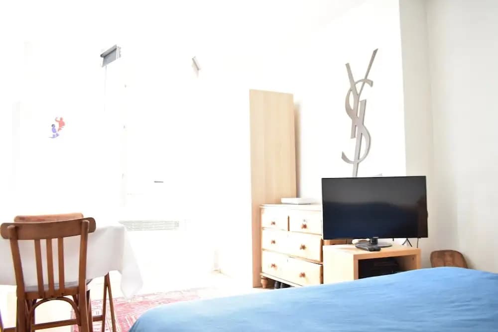 1 Bedroom Apartment In Central Paris - photo 5