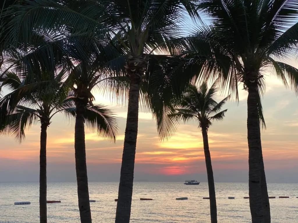 SUITE APARTMENT, 30's JOMTIEN BEACH - photo 14