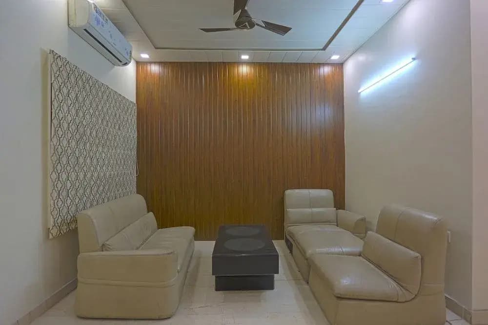 Oyo 41667 Paschim Vihar Inn - photo 2
