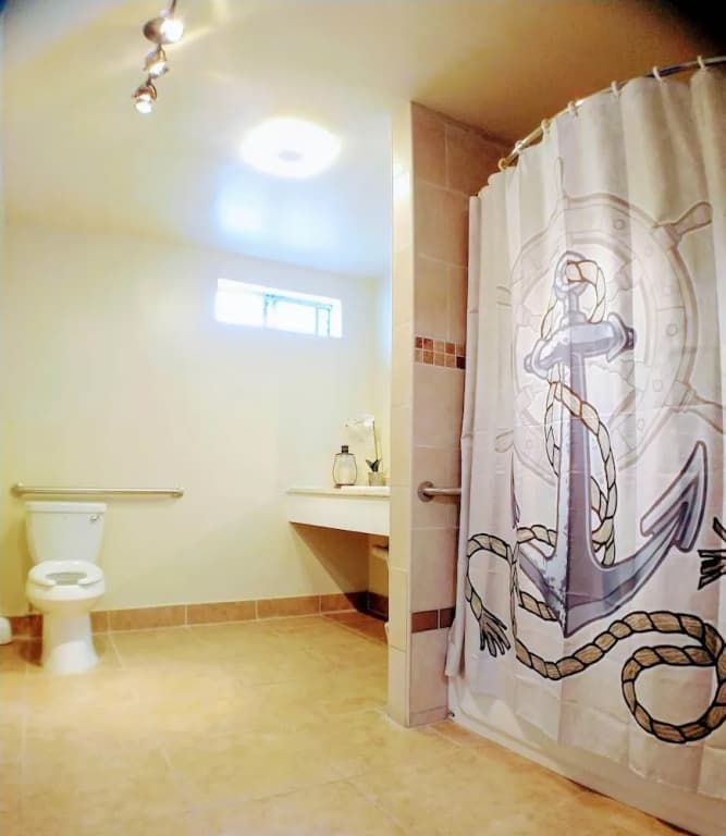 Anchor Pointe Inn - photo 10