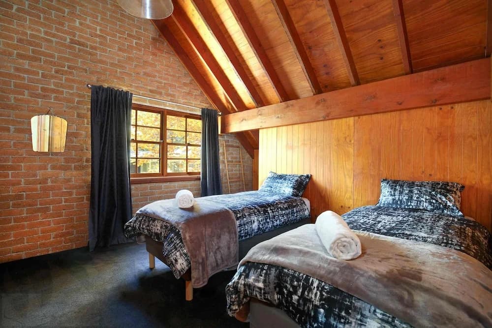 Honeysett Lodge - photo 2
