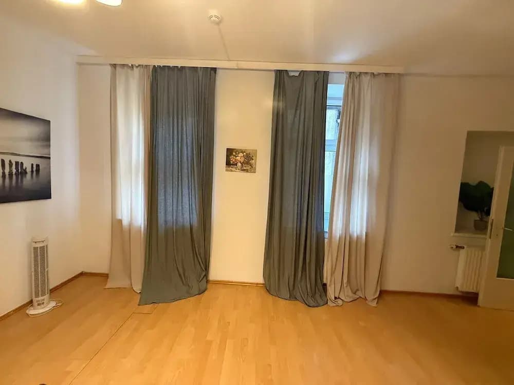 2BR Plus LR Apartment Sleeps 6 Central - photo 2