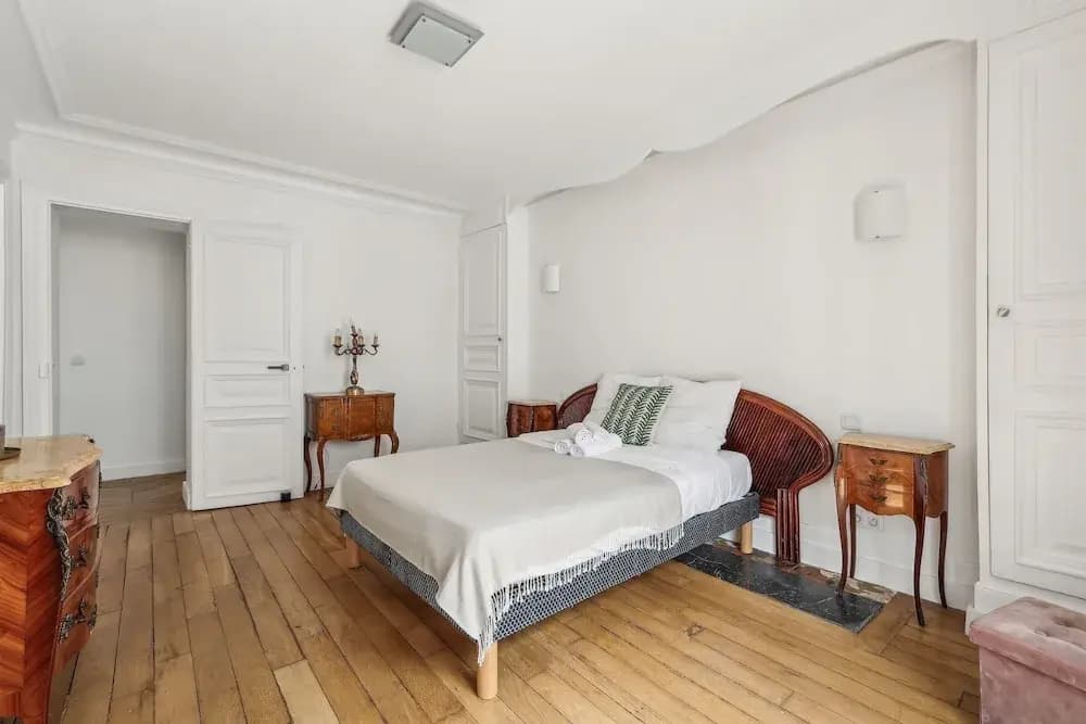 Stylish 3BR Near Tuileries Gardens - photo 3