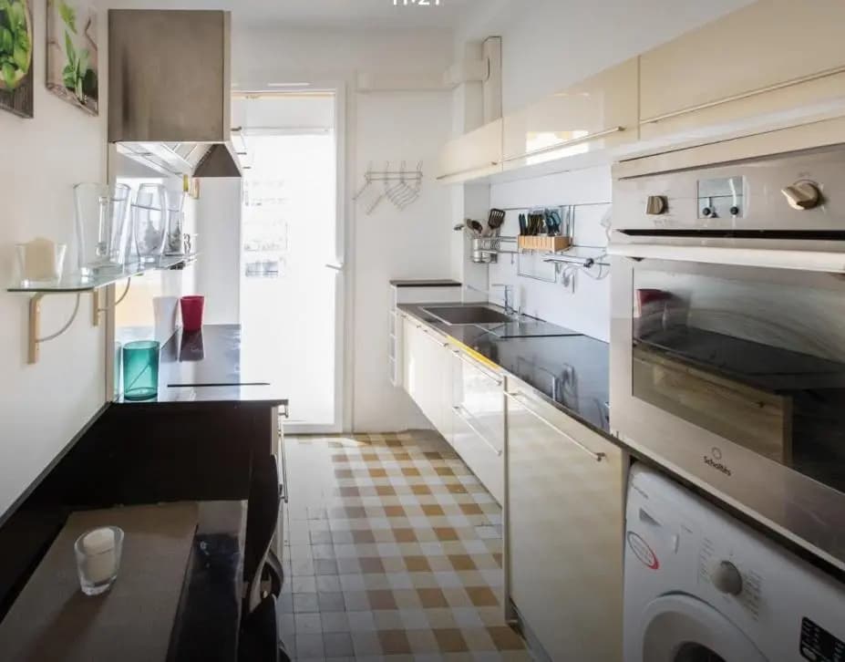 Stunning 2 bed Flat Nice front of the beach Seaview - photo 8