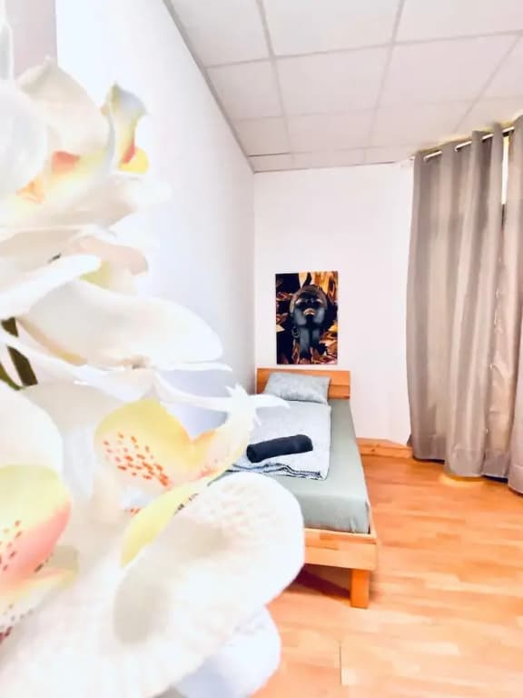 Stylish Shared 3-Bedroom Stay Near City - photo 15