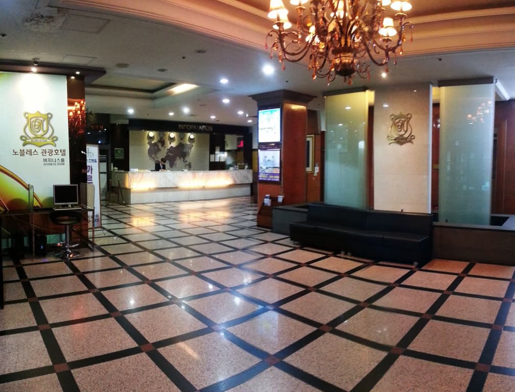 Noblesse Tourist Hotel - photo 2