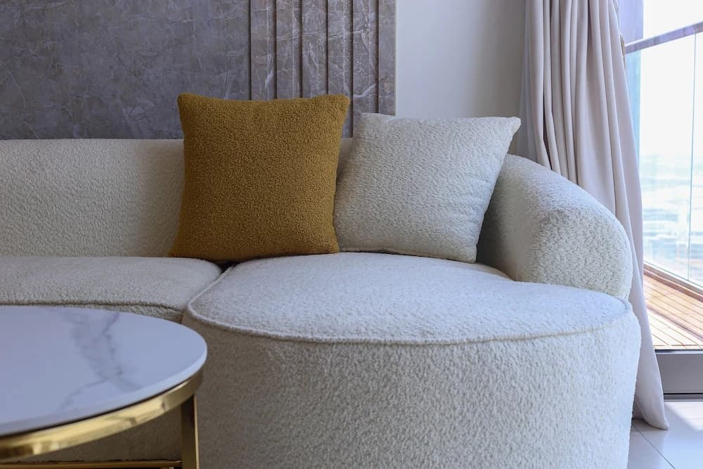 Luxury StayCation - Stylish Apartment With Balcony And City Views - photo 4