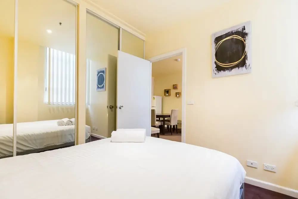 ELIZA, 2BDR Melbourne Apartment - photo 13