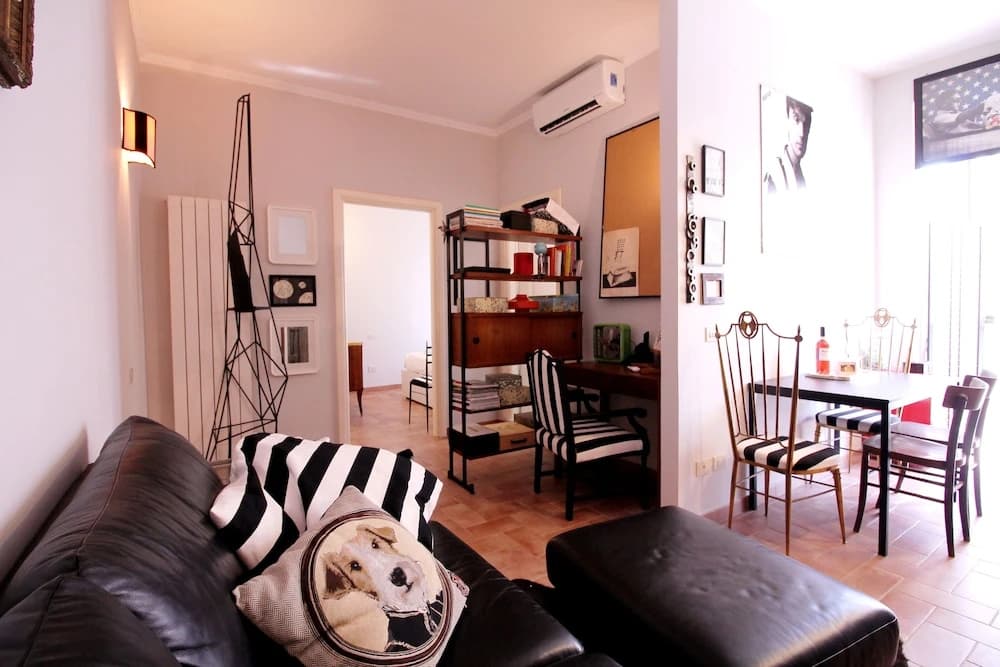 Groovy Rome Art Apartment - photo 5
