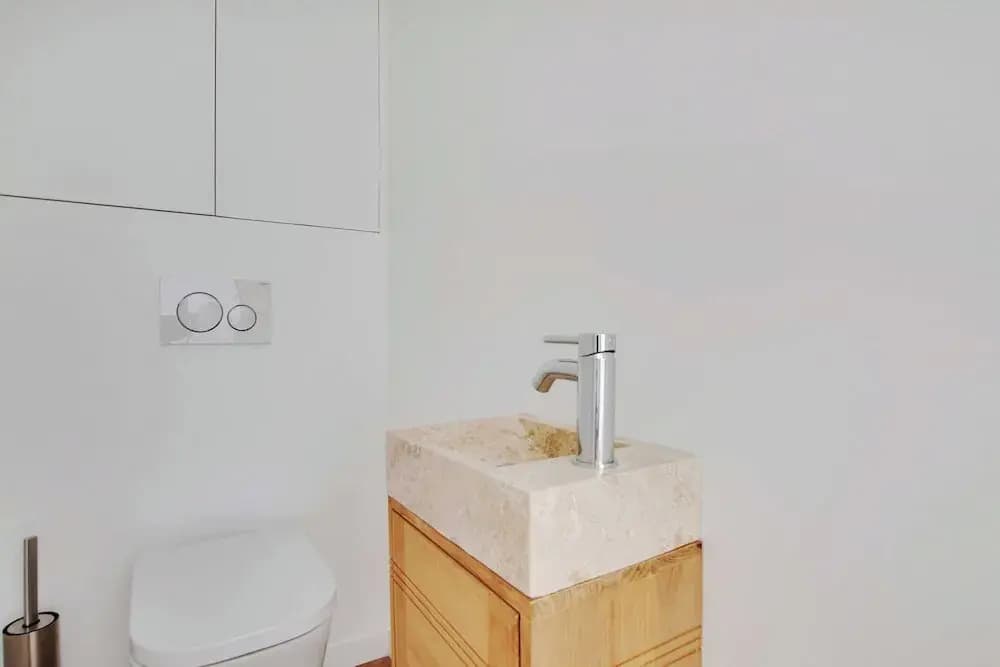 Spacious Apartment With 2 Rooms - photo 8