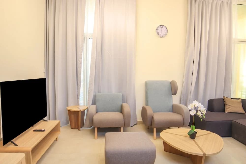 2 Bedroom Apartment- Azizi Plaza - photo 5