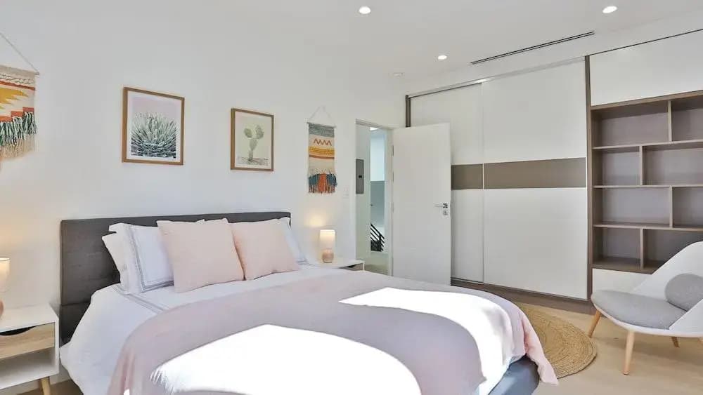 Spacious 5 Bedroom West Hollywood Home With Pool - photo 2