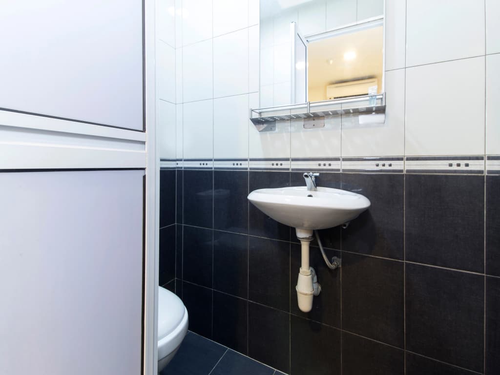 OYO 124 Hotel Seniman Sentul (Sanitized Stay) - photo 8