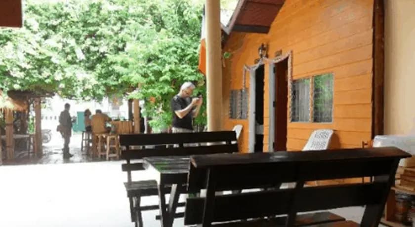 Lek Guesthouse - photo 2