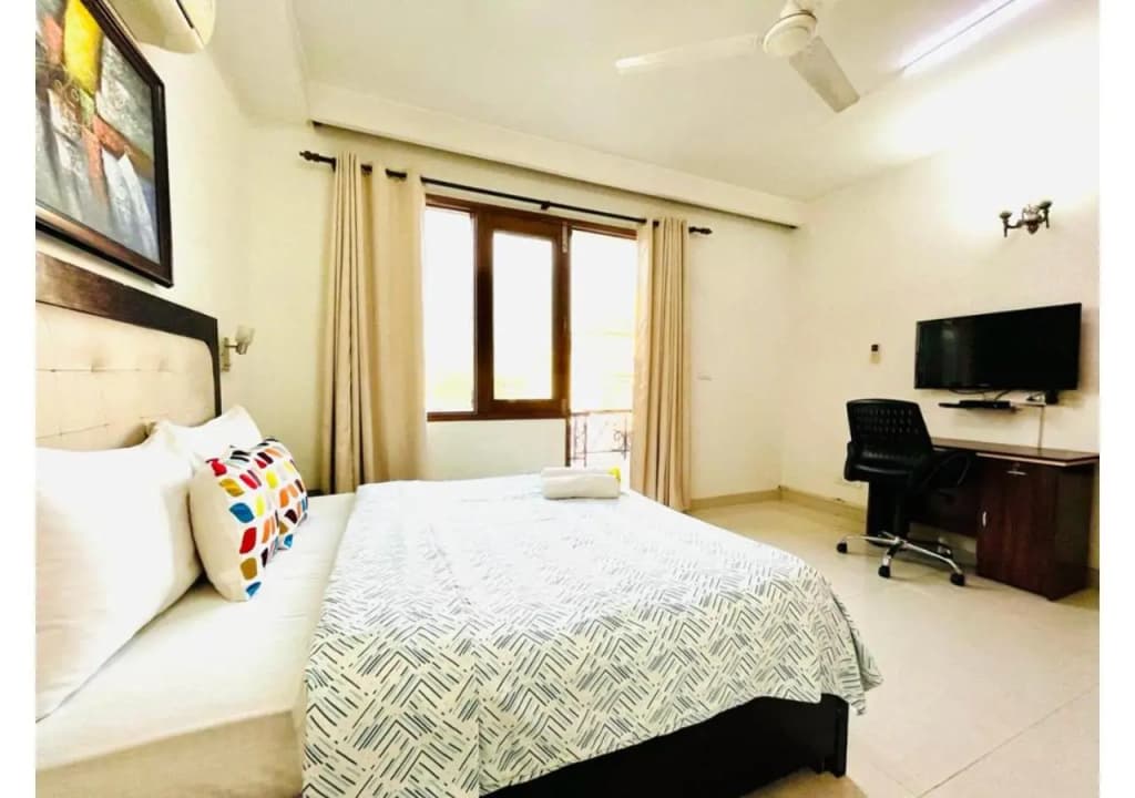 Bluo 1Bhk - Defence Colony Market, Lift, Balcony - photo 4