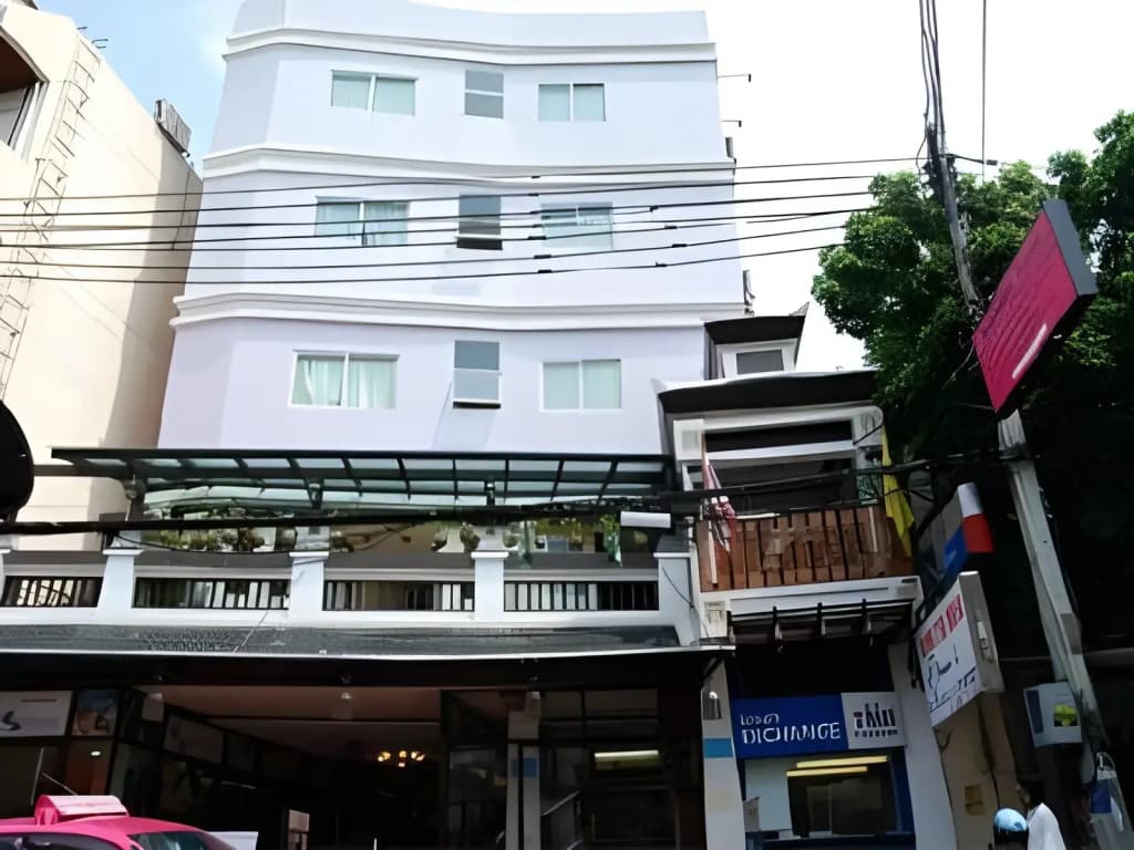 Rambuttri House - photo 1