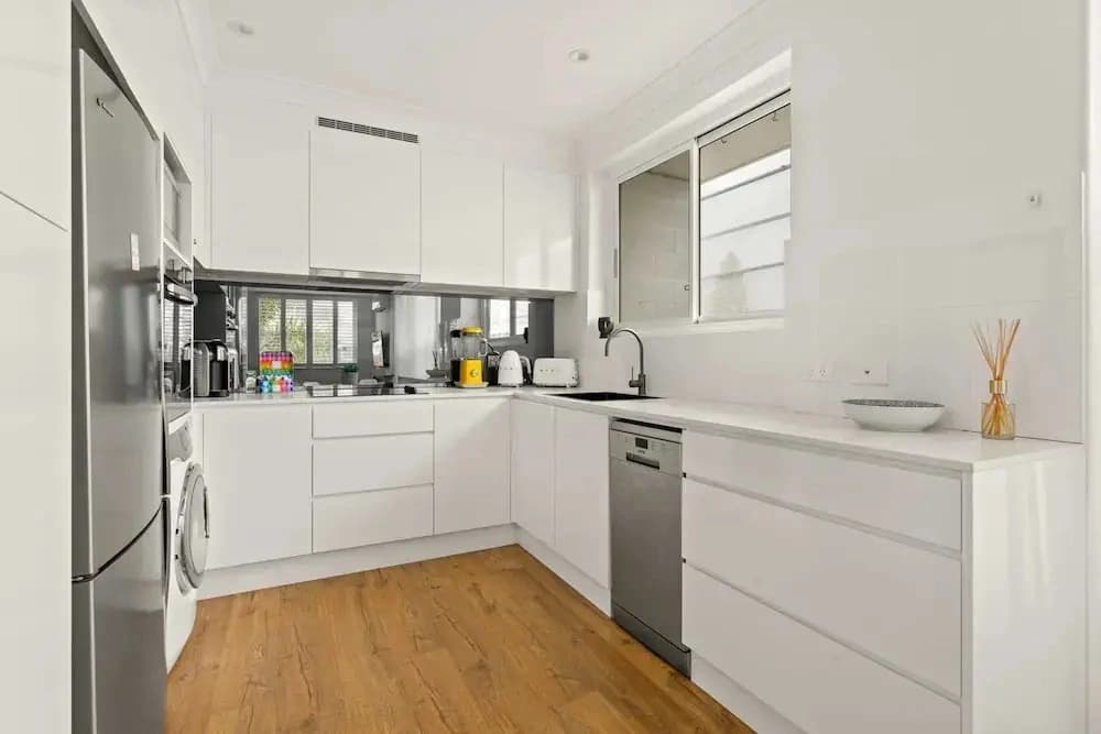 Coastal 2-bed Apartment Steps From Manly Beach - photo 11