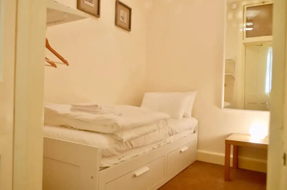 3 Bedroom Bruntsfield Flat - photo 4