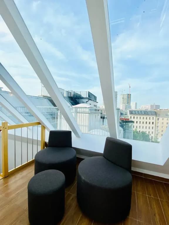 Comfy 3BR Apt With Living Room Balcony - photo 24