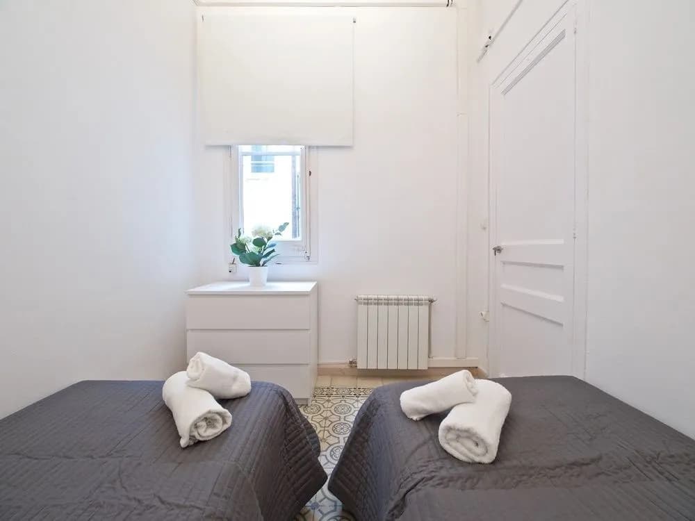 Gaudi Eixample Apartment - photo 2