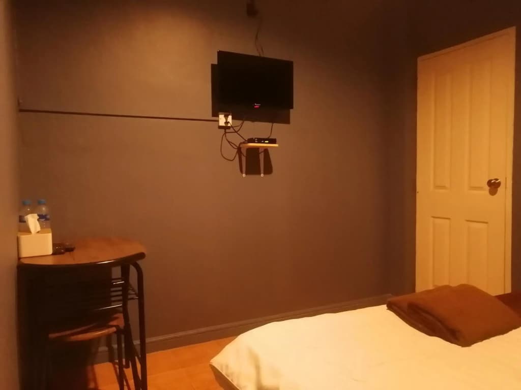 airport house - photo 3
