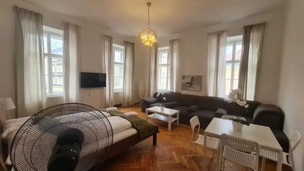 Chic 3BR Belvedere Apartment - photo 4