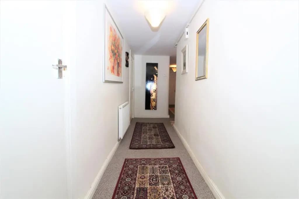 Central Modern Apartment with Free Parking And Private Garden - photo 9