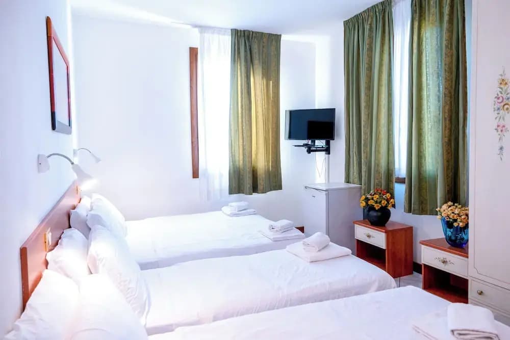 Hotel New Aurora Venice - photo 3