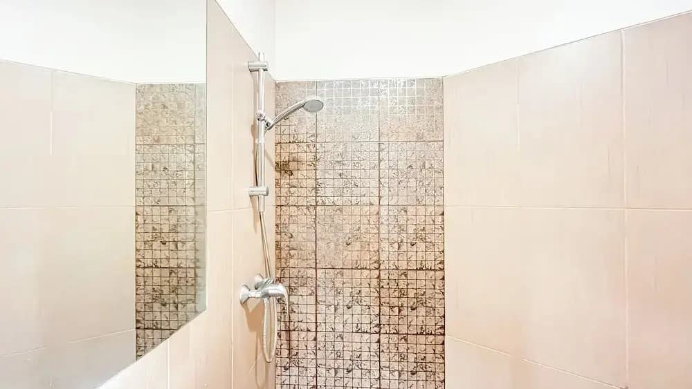 Spacious 2BR Apartment at GP Plaza - photo 21