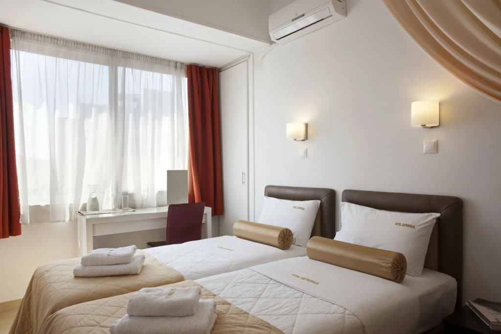 Metropolis Hotel - photo 4