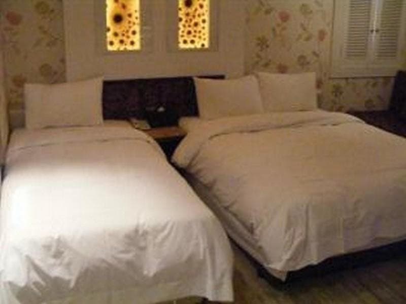 R Hotel - main photo
