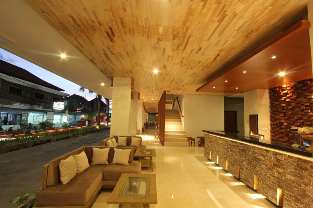 Grand La Walon Hotel - photo 2