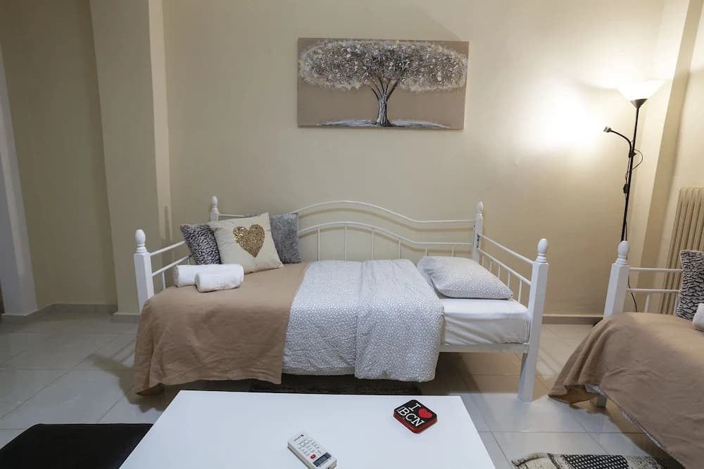 Renovated & Cool Flat In Ideal Location - photo 4