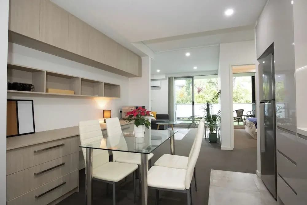 Kozyguru | Epping | Stylish 1 Bedroom Apartment - photo 3