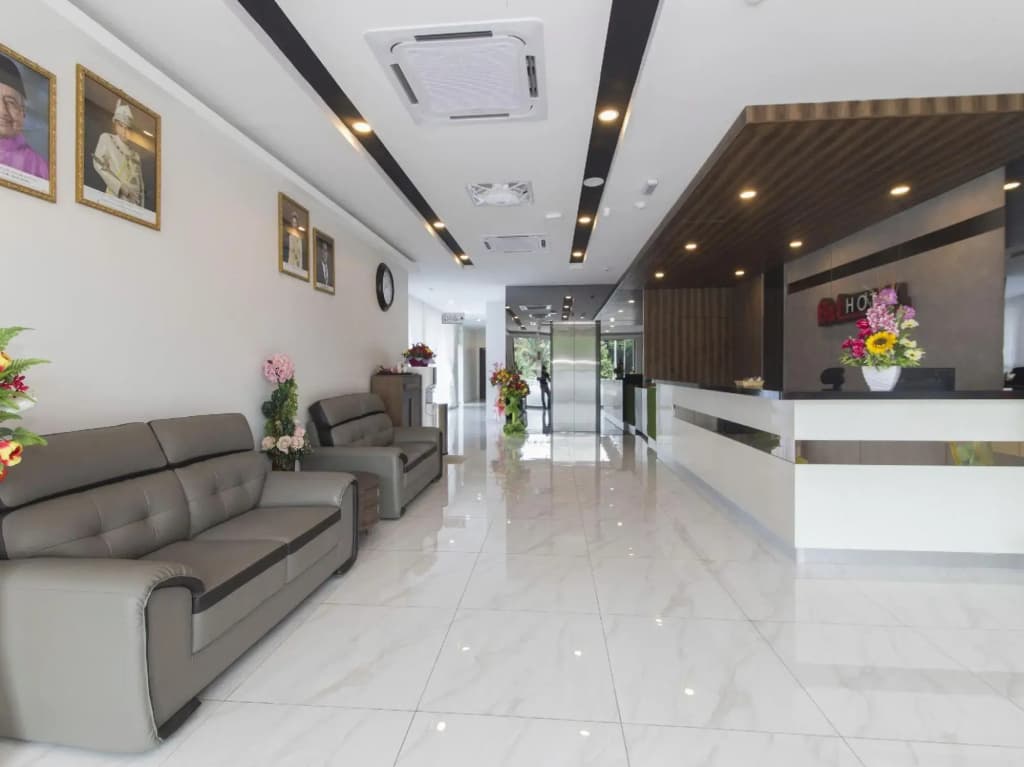 B&L Hotel By Oyo Rooms - photo 2