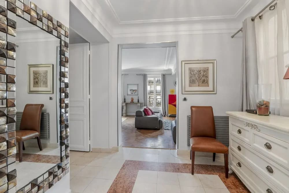 Luxury 4 Bed Residence - Next to Arc de Triomphe - photo 1