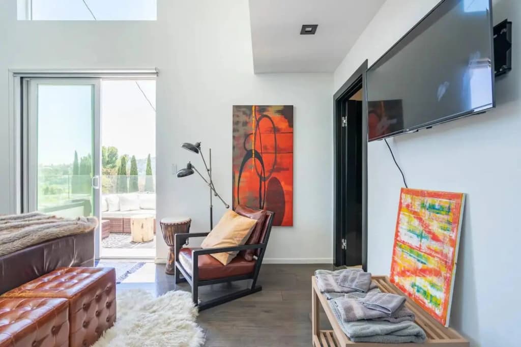 Troy Dr - Sleek & Modern Hollywood Hills Home With Stunning Views - photo 4