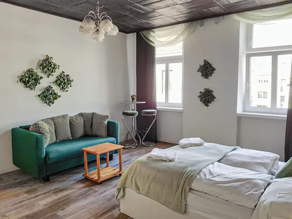 Large 2BR Apt Ideal for Long Stays - photo 4