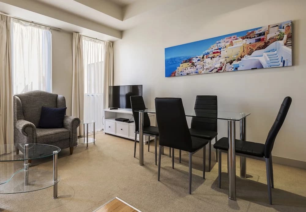 Absolute Collins Apartments - photo 5