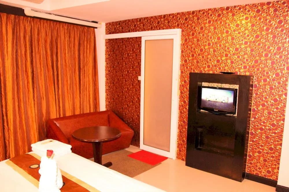 Central Place Hotel - photo 5