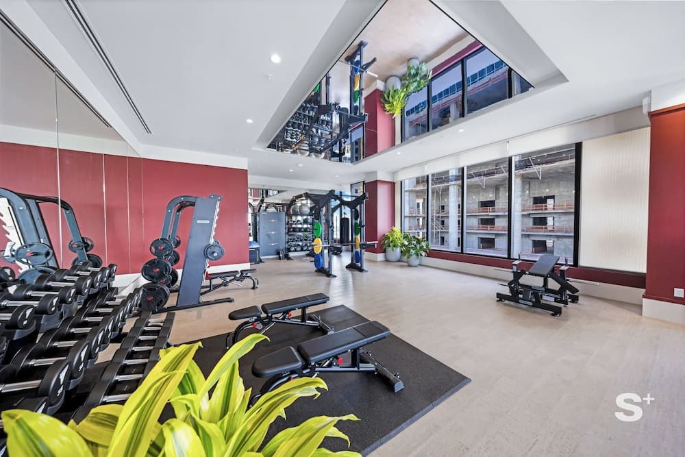 Modern Condo in DTW Miami - Gym & Pool - photo 21