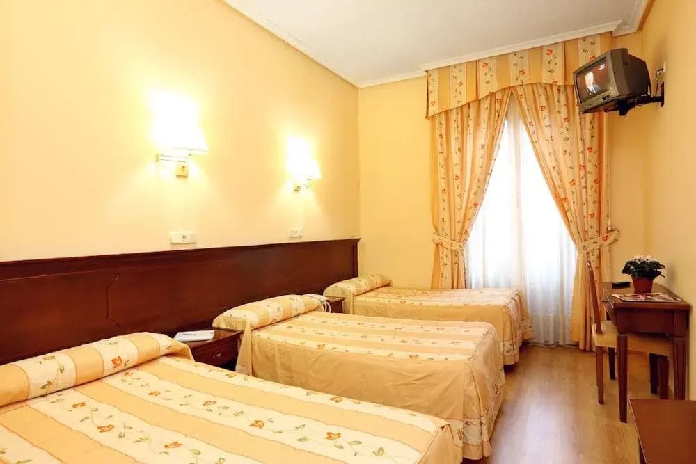 Hostal Sil & Serranos - photo 7