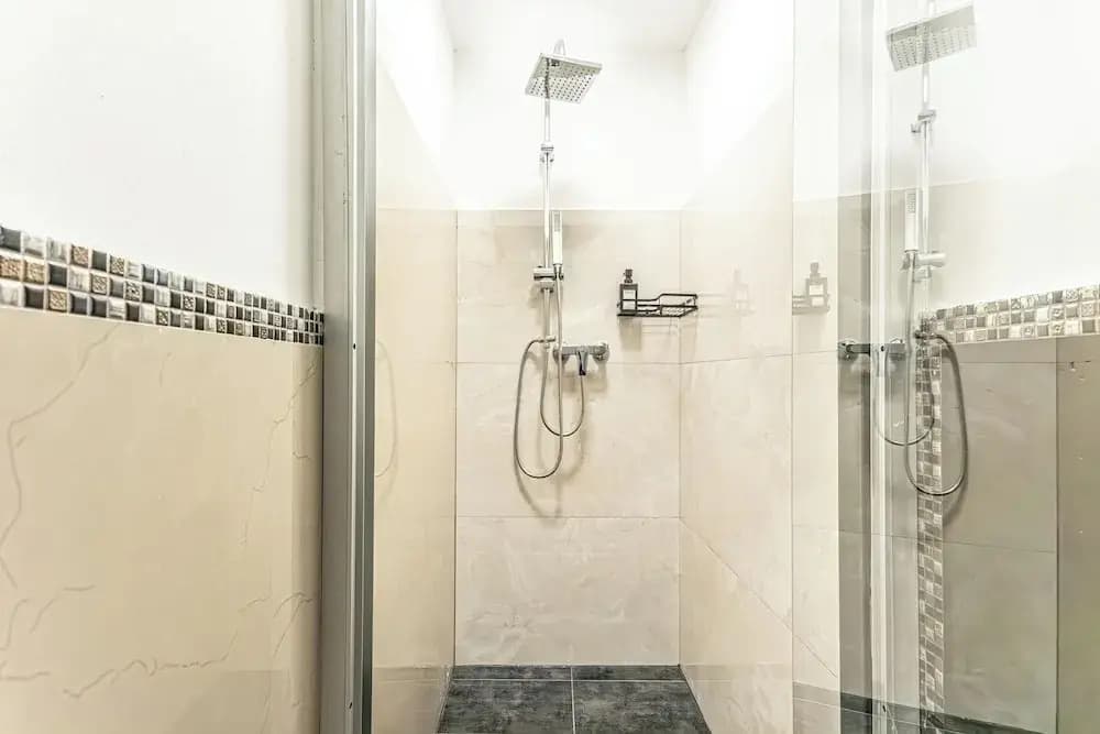 4BR Apt. for Groups 6-Min to Stadthalle - photo 30