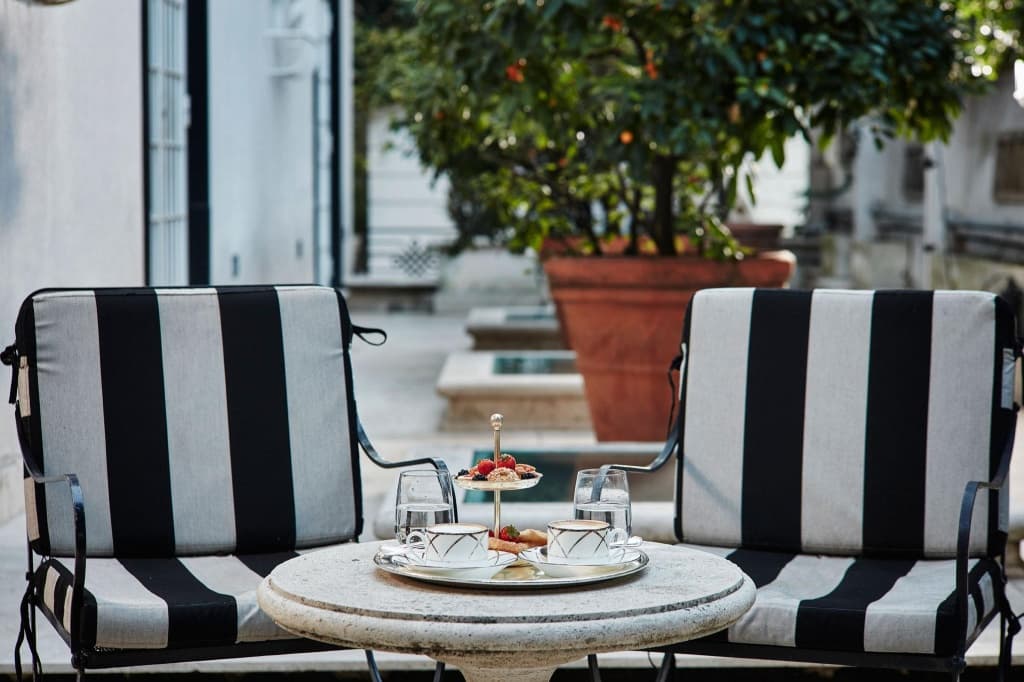 Hotel Lord Byron - photo 12